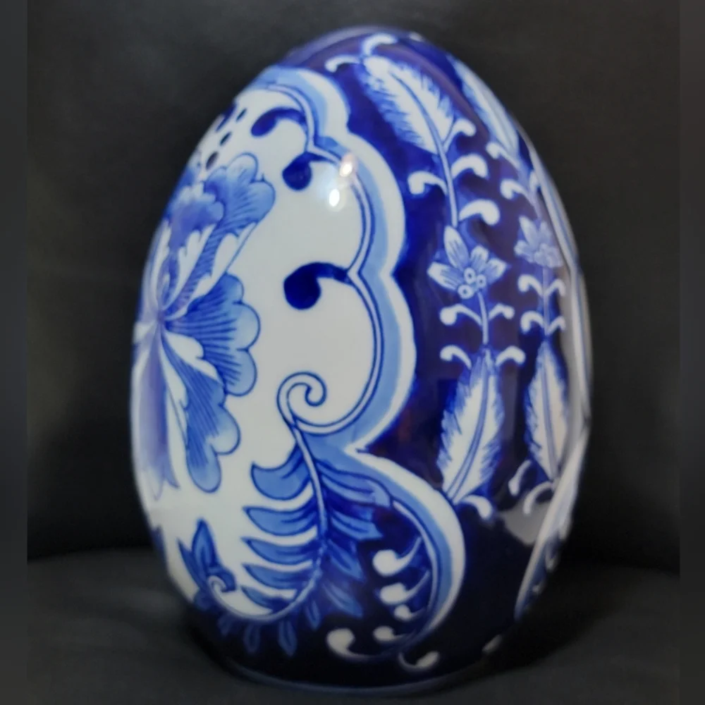 Cobalt Blue & White Chinoiserie Large 3D Egg Shape Ceramic Pottery ~ 8 inches H - Picture 4 of 17